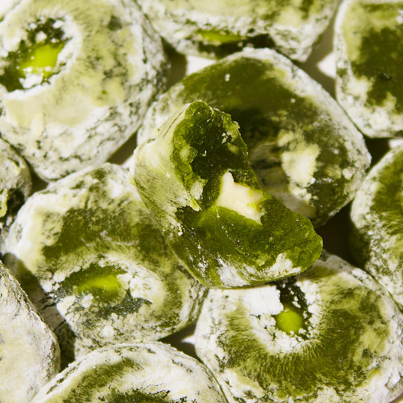 Seiki Daifuku Mochi: Green Tea Chocolate (18 pieces) - Image 2